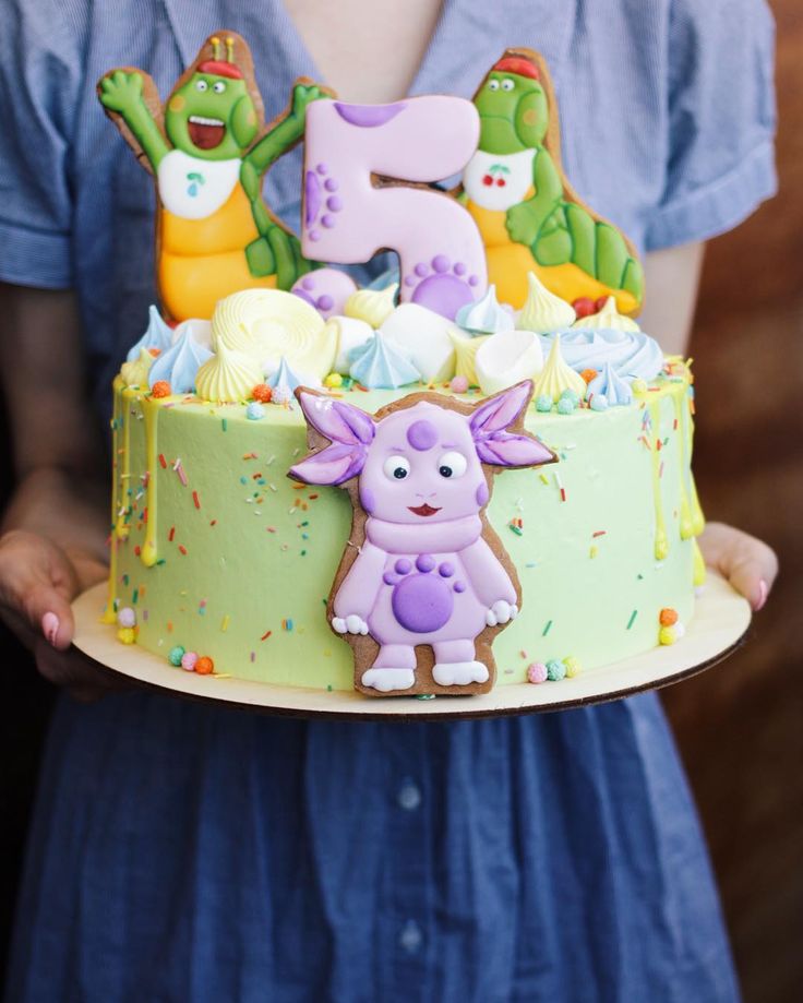 Свадебные и детские торты на заказ в Махачкале