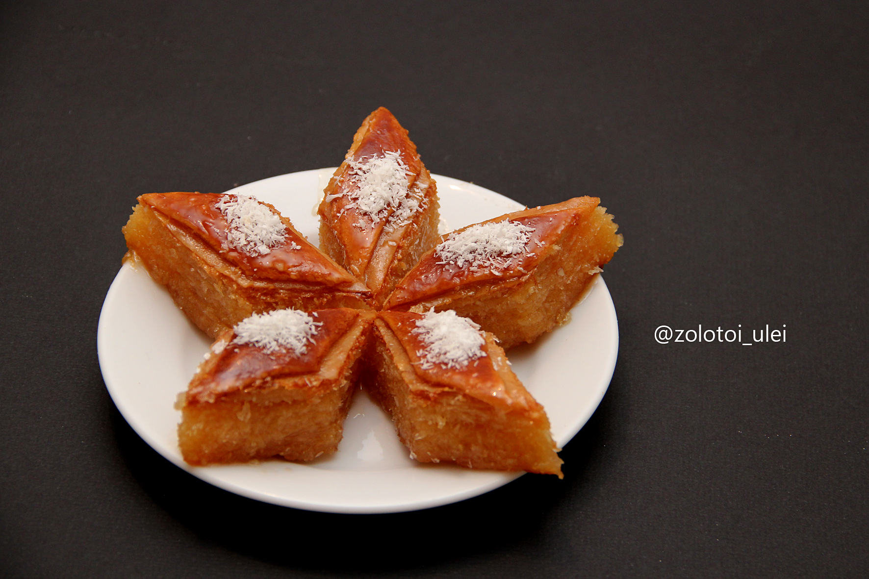 Мелкоштучная выпечка для Вашего торжества в Махачкале