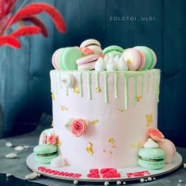 Торт с макарунами