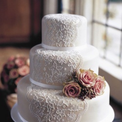 Эксклюзивные свадебные торты в Махачкале от «Золотой Улей»